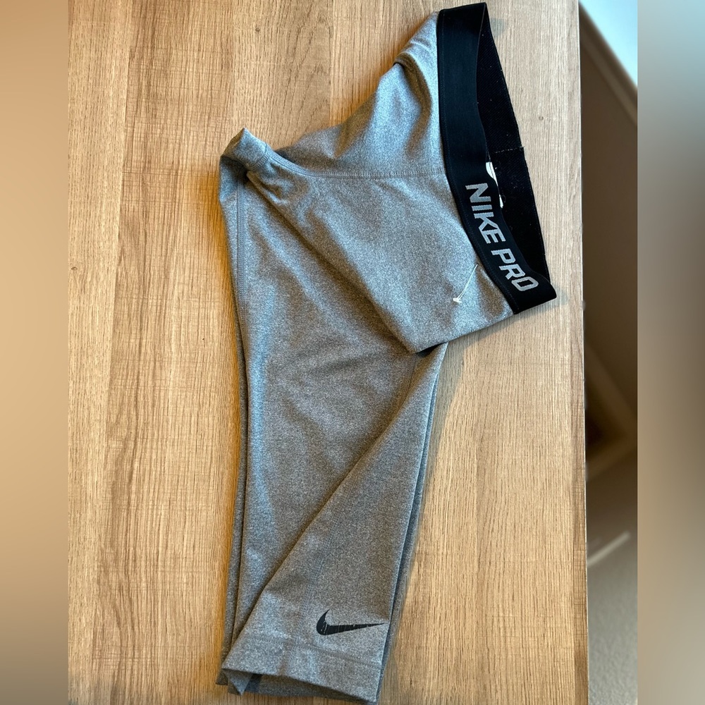 Nike Pro dri-fit active performance capri leggings size S gray work black trim